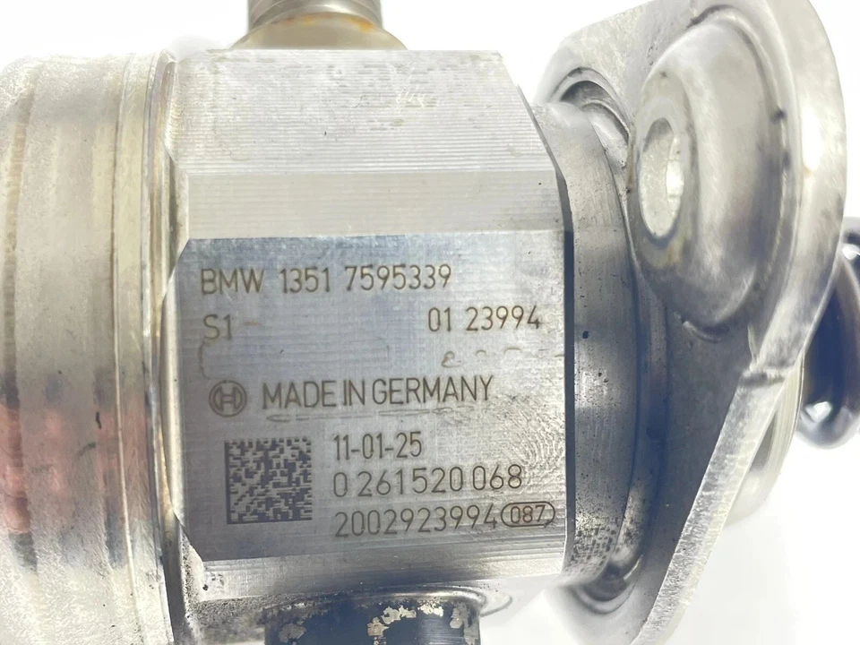 (2) 09-16 BMW F01 F04 750i N63 4.4L V8 Bomba de combustible de alta presión 13517595339 OEM Foto 2 de 4