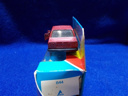 Matchbox MB62 Maroon Volvo 760 Mint in 1986 Blue Collectors Box - Picture 3 of 4