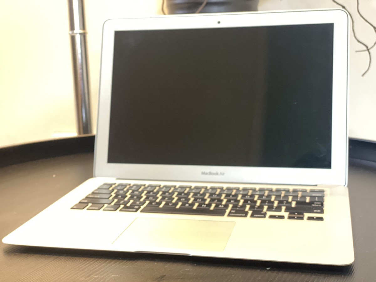 MacBook Air 13インチ　A1466 128GB 4GB 2015 MacBook Air Apple A1466 Laptop, 13.3