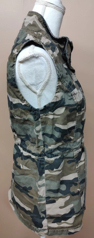 • Ci Sono Camouflage Denim Vest Draw String Waist Zipper and Snap Up Medium Camo - Image 3 of 4