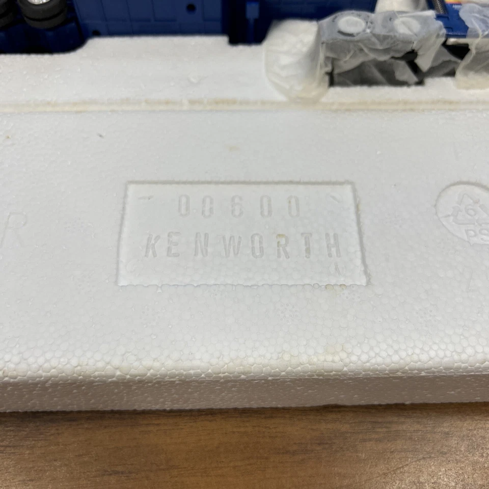 1993  Racing Champions 1:64 NASCAR Team Transporter Jeff Gordon Dupont 24 BANK - Image 2 of 4