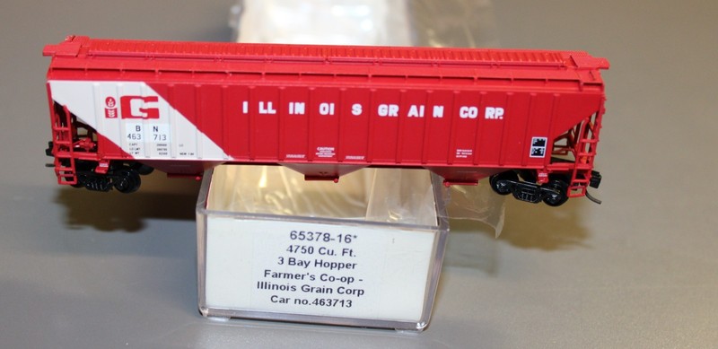 InterMountain N Scale Farmer's Co-Op ., Illinois Grain 4750 Cu. Ft. 3-Bay Hopper