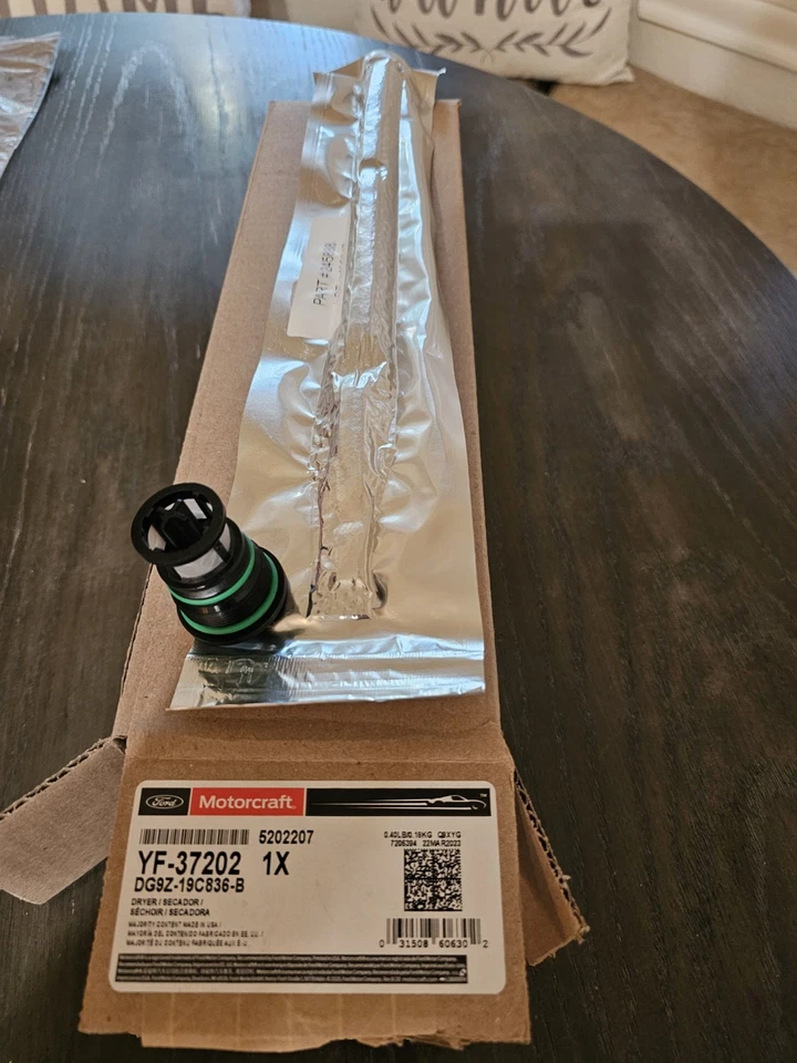 Genuine Motorcraft A/C Accumulator  YF-37202 - Image 3 of 4