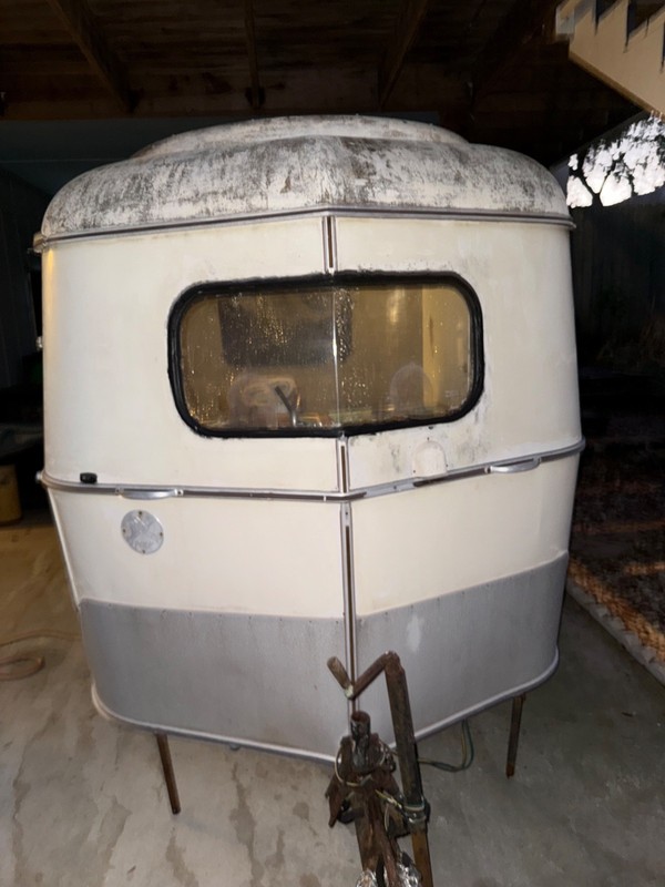 1967 eriba puck 12’ camper use or restore have clean title in hand - Image 2