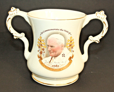 UNIKAT Find Another? Doppelhenkel Tasse Papst Johannes Paul II 1982 Besuch