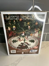 National Yarn Crafts Vintage Latch Hook Kit 33 Round Christmas Tree Skirt Bear