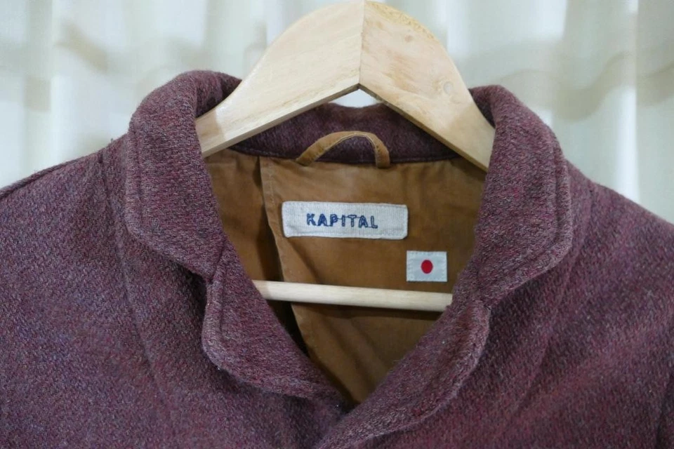 CHAQUETA ROJA KAPITAL USADA PARA HOMBRE Y MUJER BUENA Foto 3 de 4