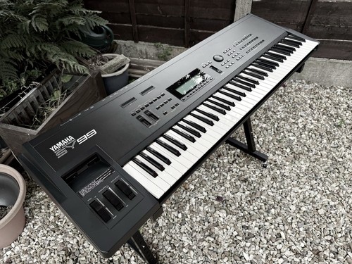 Yamaha SY99 Synthesizer - Picture 5 of 7