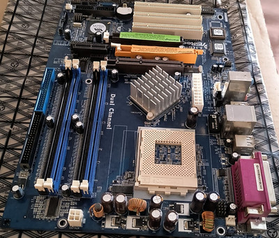ASRock K7Upgrade 880 Sockel A Mainboard   selten   voll funktional   gereinigt