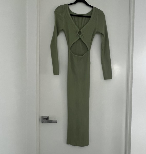 Universal Store Kaye O-Ring Knit Midi Dress Size 12