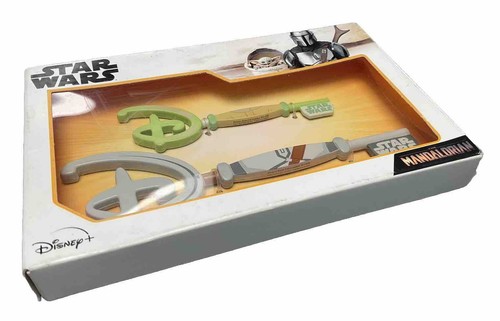 Disney Star Wars The Mandalorian Collectible Key Set New Baby Yoda Grogu New Box - Picture 3 of 5