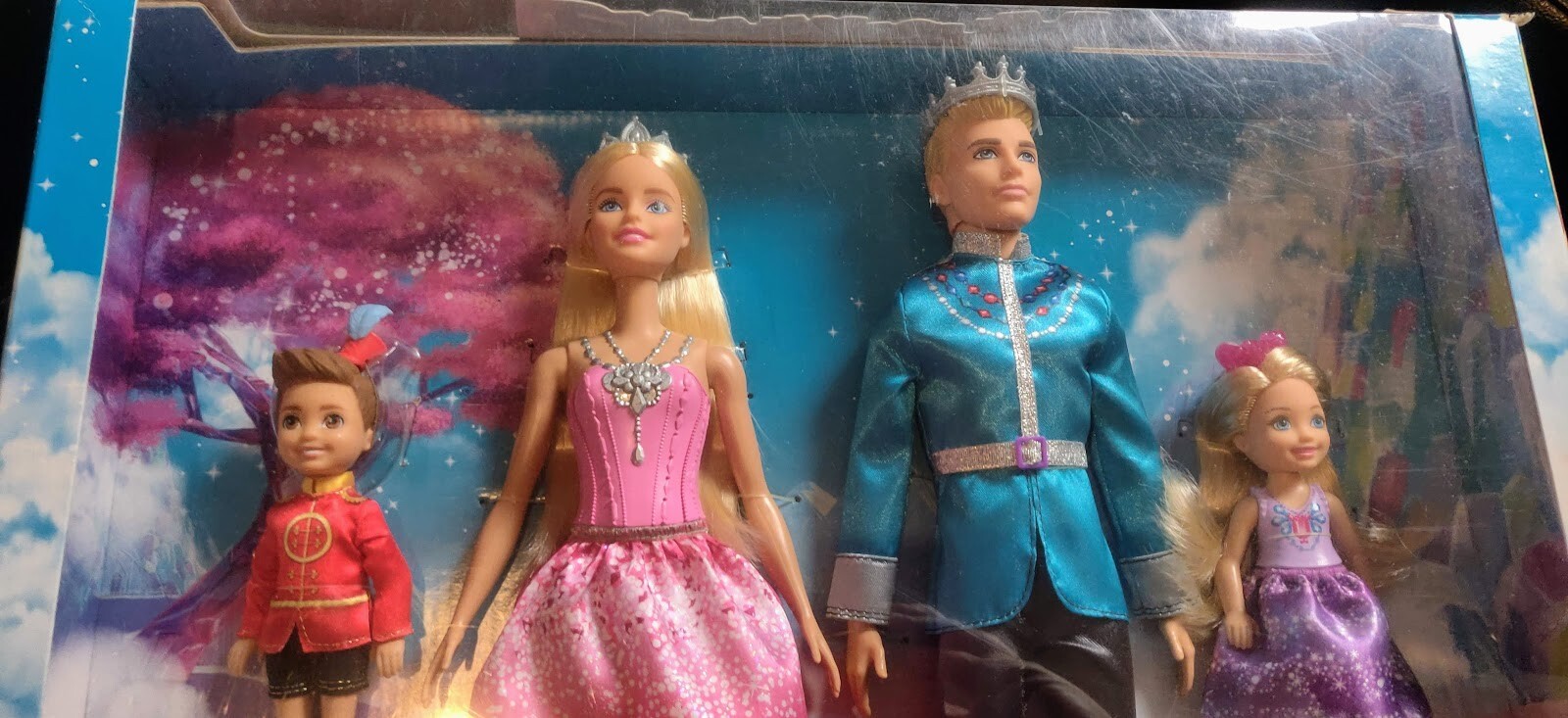 Barbie Mattel DREAMTOPIA PLAYSET FLP90 4 DOLL SET NEW IN BOX The royal 4 pack