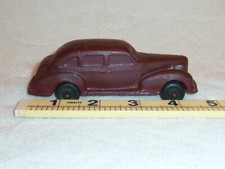 Auto giocattolo Auburn Rubber Corp. Buone condizioni, Ruote girano, Rosso Dk, Pneumatici Neri
