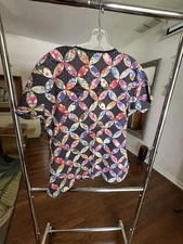 Womens Scrub Top Size M Multi-Colored Flower Pattern Brand: Los Angeles Rose 