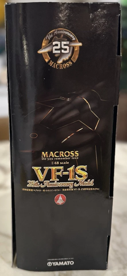 Boneco Macross Yamato VF-1S Valkyrie 1/48 25º aniversário DYRL preto/dourado - Imagem 2 de 4