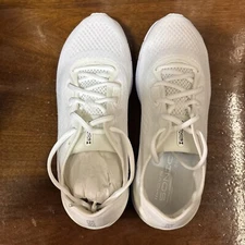 Men’s Size 9.5 Under Armour HOVR SONIC 5 Athletic Shoes. White. ( Damged Box )