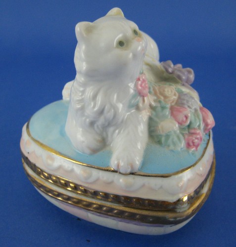 Midwest Cannon Falls Heart Trinket Box White Cat Bouquet Flowers Roses Ceramic - Picture 2 of 3