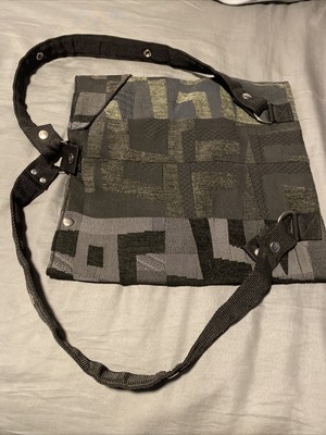 Carson Rogers CAROGI Convertible Triangle BAG Sling Backpack  display picture 3