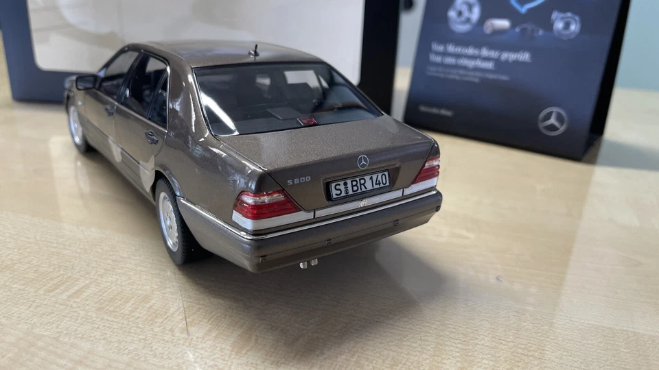 Mercedes Benz W140 S-Klasse 1:18 Modell V140 impala brown B66040684 Norev - Bild 2 von 4