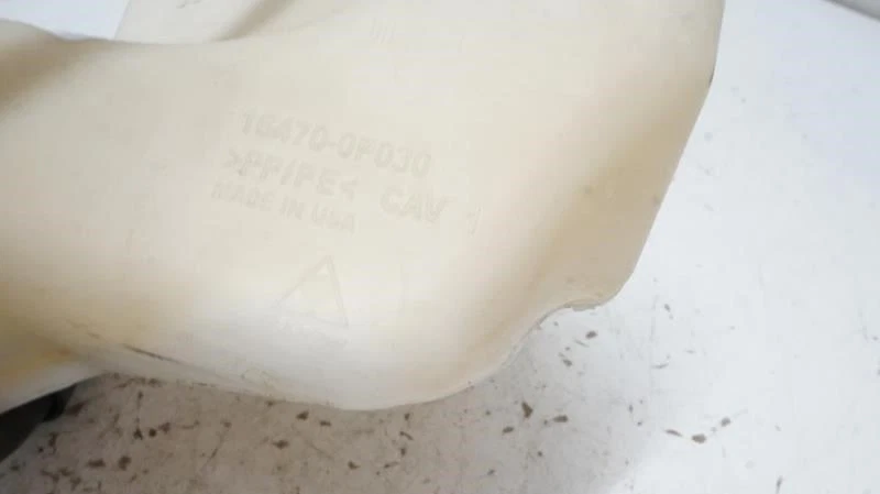 Botella depósito refrigerante radiador Toyota Venza 2009-2016 16470-0P030 OEM Foto 3 de 4