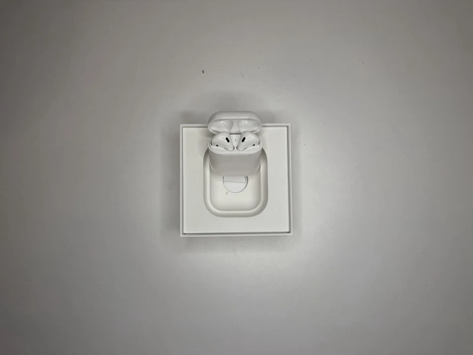 Apple AirPods 2. Generation mit Ladecase - Weiß - Bild 4 von 4