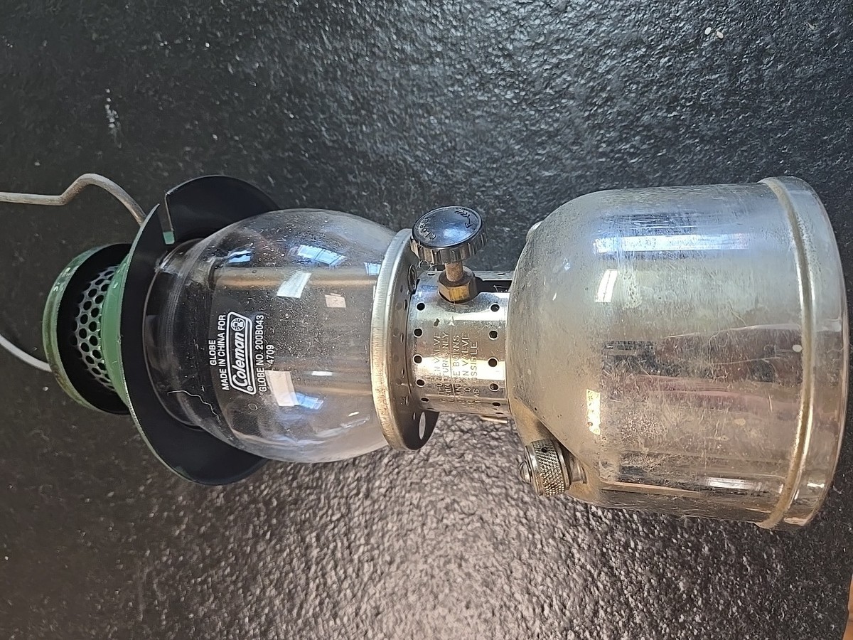 Coleman グリーンランタン Coleman Kerosene Lantern - Green at AhoyCaptain.com - Always