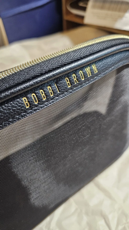 Bolsa de Maquillaje BOBBI BROWN Cremallera Dorada con Regalo Gratis Foto 4 de 4