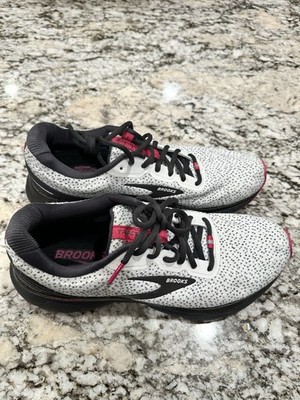 Brooks Trace Women s Running Shoes Size 10.5 Gray Black Pink Athletic Sneakers