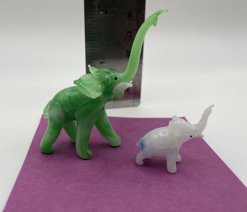 Set Of 2 Hand Made Miniature Glass Elephants. Green,white. - Picture 2 of 6