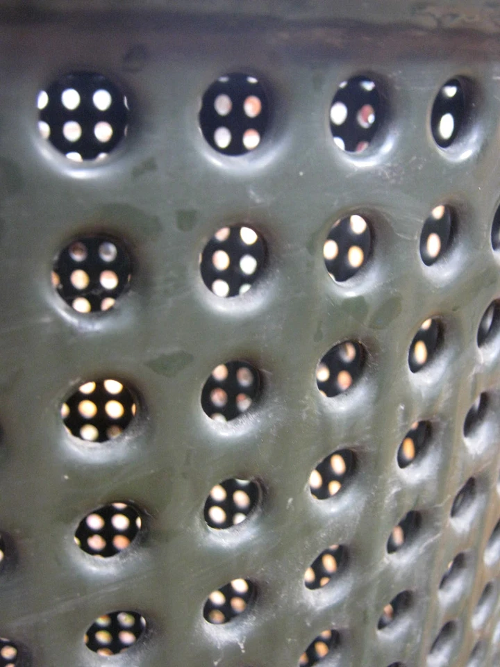 # 4 JARDÍN ARQUITECTÓNICO EE. UU. ACERO FUNDIDO ESMALTE RECUBIERTO CUBO DE BASURA BASE DE MESA JUGUETE Foto 4 de 4