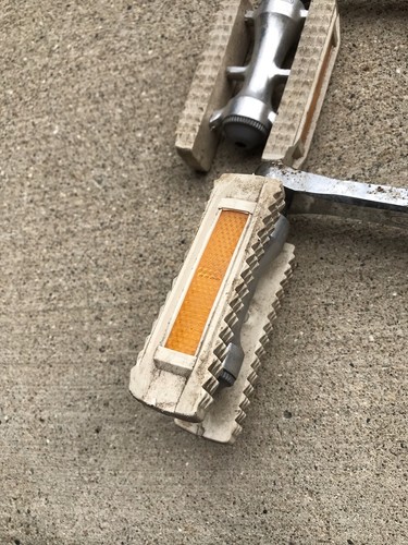 SR SP-550 Pedals 1/2 in & Sugino Cranks W Dust Caps Old School BMX White Vtg - Picture 14 of 21