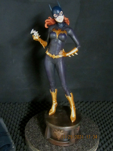 SIDESHOW 1/4 SCALE BATGIRL PREMIUM FORMAT NEW MINT INSPECTED #300242 , 725/2500 - Picture 4 of 12