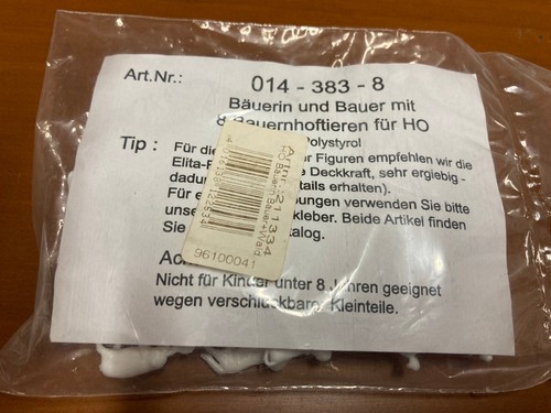 Auhagen? H0 1:87; Bäuerin u. Bauer mit 8 Hoftieren unbemalt, neuwertig in OVP