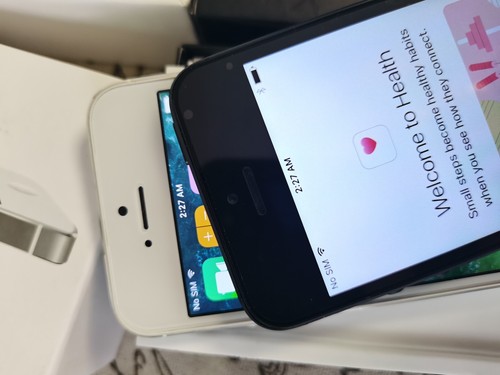 Téléphone portable Apple 97% neuf d'origine boîte scellée débloqué 16 32 64 Go - Photo 5 sur 11