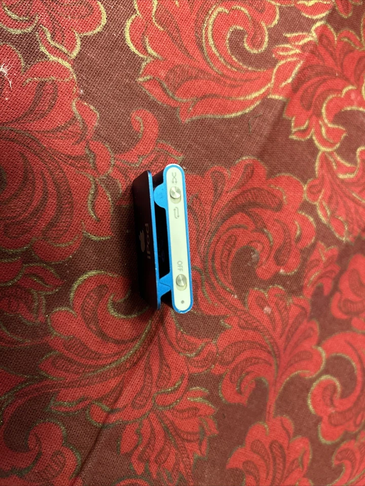 Apple iPod Shuffle 2-го поколения светло-синий A1204 1GB MP3-плеер с док-станцией - Изображение 2 из 4