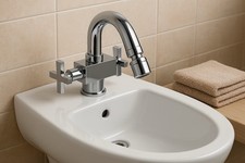 Rubinetto per bidet moderno in ottone cromato