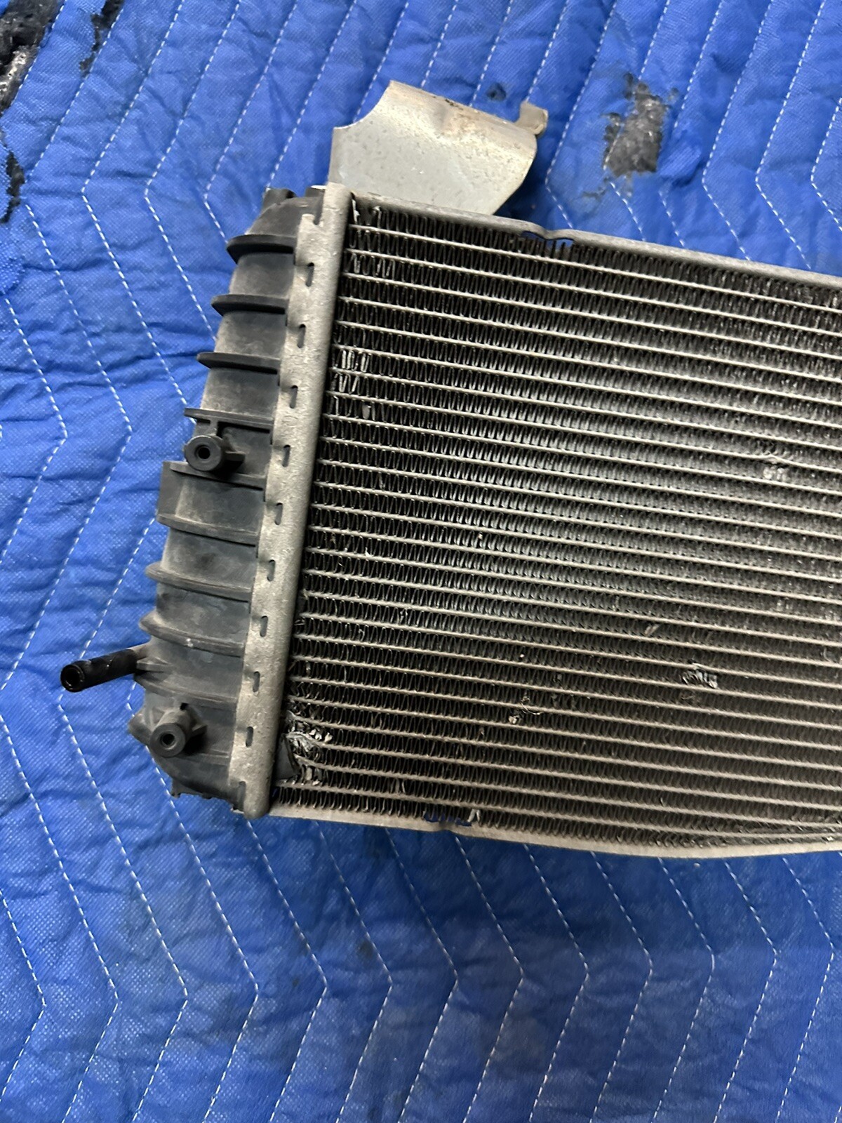 2017 AUDI R8 5.2L V10 REAR RIGHT RADIATOR 4S0 121 212 B 4S0121212B ~DAMAGE~