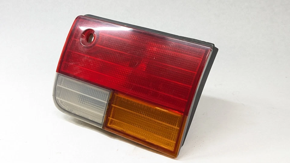 Luz trasera interior derecha pasajero honda accord 92-93 retroceso con orificio para llave Foto 3 de 4