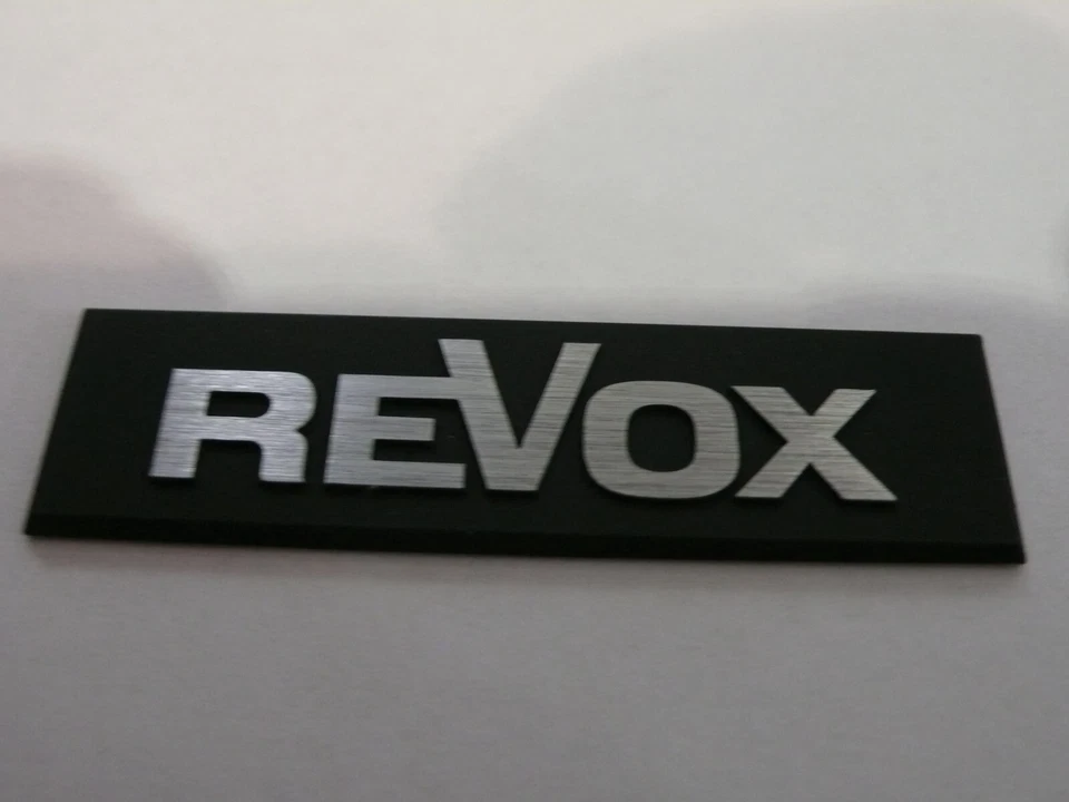 REVOX Logo, Original, Neu, aus Metall
