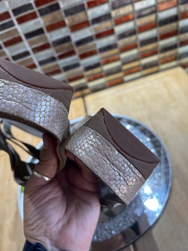 GORGEOUS FITFLOP SKINNY CRISS CROSS SOFT GOLD MOCK SNAKE SLIDE SANDALS SZ 7 - Picture 11 of 16