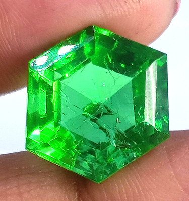 Elegant Natural Green Emerald 14.0 Ct Hexagon Shape Certified Gemstone 6MGS