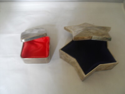 2 Schmuckschatullen silberfarben