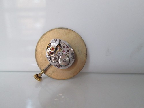 Máquina y esfera Zenith. Cuerda manual. 17 gemas. Suiza. Dial dorado - Imagen 2 de 3