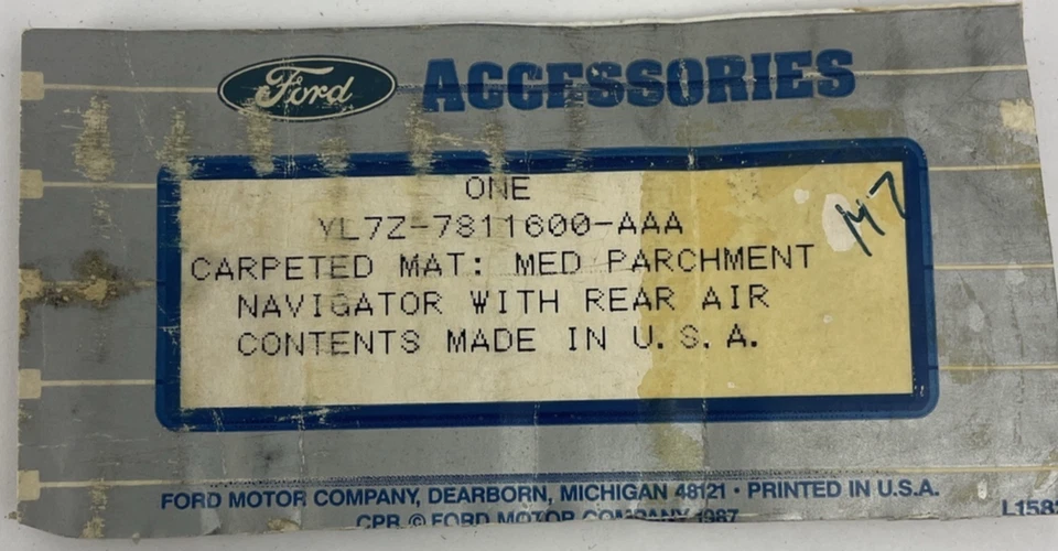 Alfombra de piso trasero Lincoln Navigator 2000-2002 alfombra de carga pergamino mediano NOS Foto 2 de 4