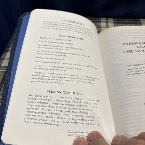 The Holy Bible Master Mason Edition (Blue Leather Cover, 1991) Heirloom Q6 - Picture 11 of 16