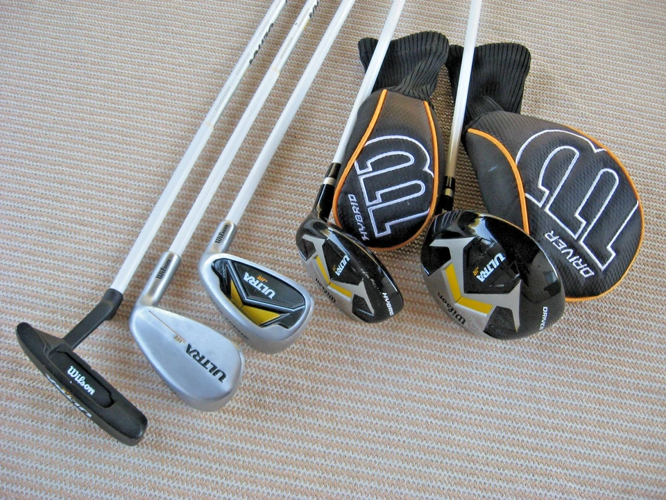 Juego de golf Wilson Ultra Jr.\ JR Flex Driver, híbrido, hierro corto, cuña + putter y bolsa/derecha Foto 3 de 4