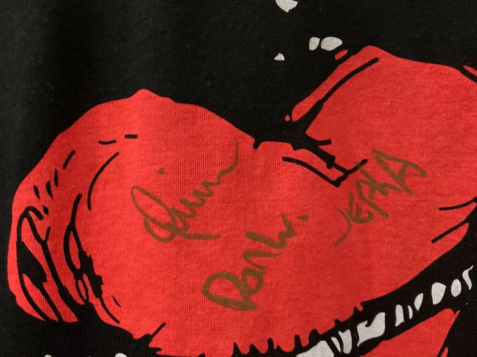 RARE The Used Entire Band Signed Autographed Tee T-Shirt with Bert McKracken M - Image 4 of 4