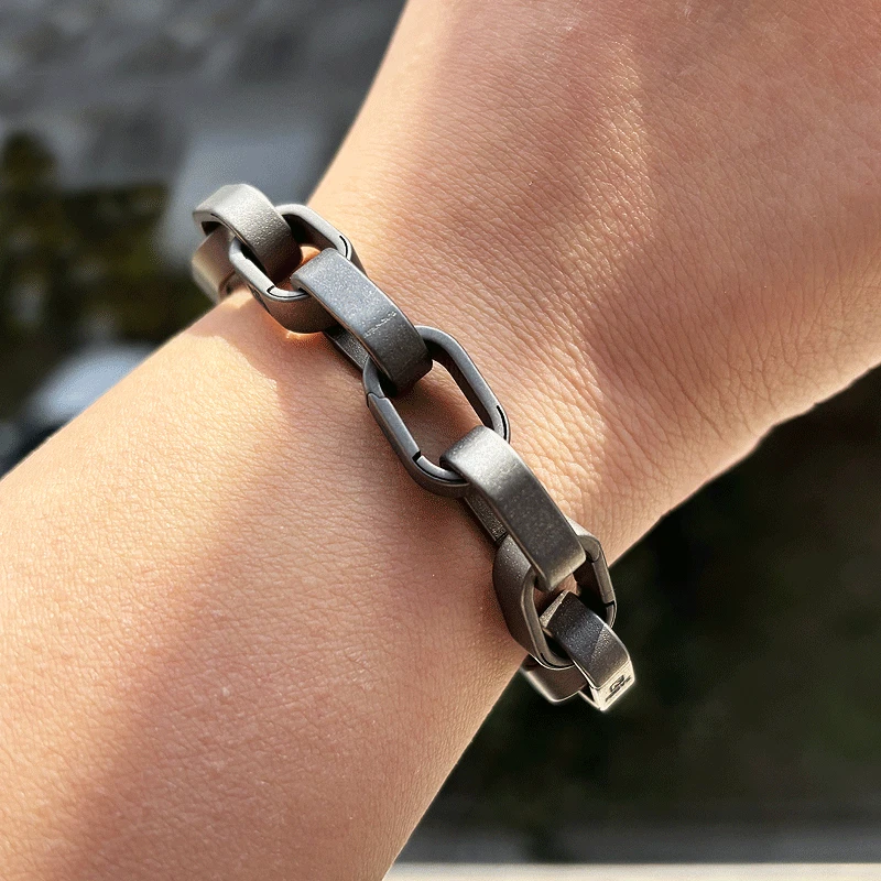 Lo último Pulsera de Titanio Sólido con Múltiples Anillos para Hombres Moda Amigable para la Piel EDC Regalo Foto 2 de 4