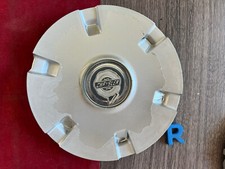 R 1 2005 - 08  Chrysler Pacifica Oem Silver Center Cap 04743498ad