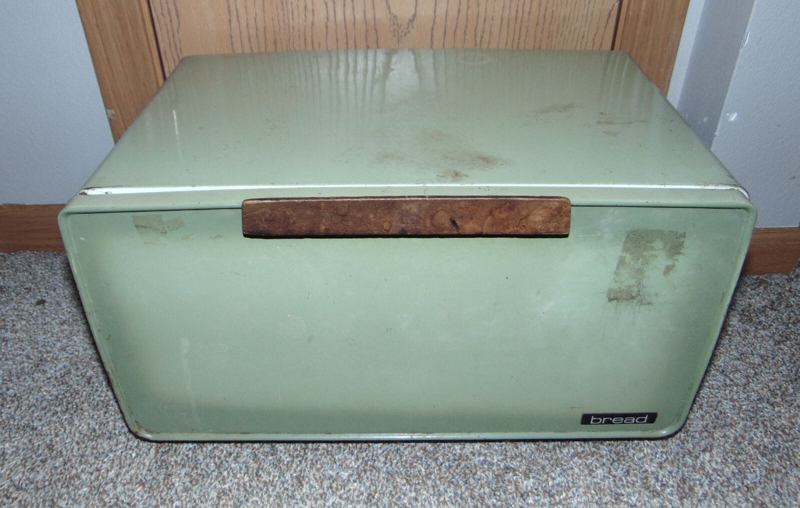 Vintage Mid Century Metal Lincoln BeautyWare Bread Box With Shelf